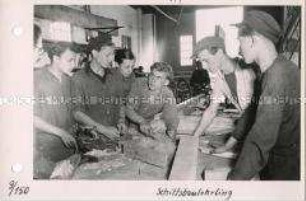 Schiffsbaulehrlinge in der Volkswerft Stralsund