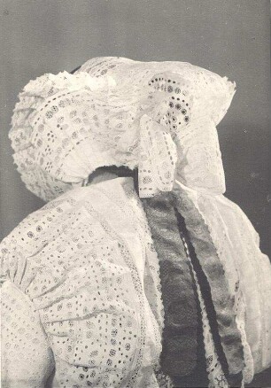 Abendmahlsbraut aus Hoyerswerda : Kleidung - Hoyerswerdaer Tracht. Ort: Wojerecy / Hoyerswerda. Abendmahlsbraut.