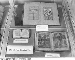 Mittelalterliche Handschriften (Vitrine 2)