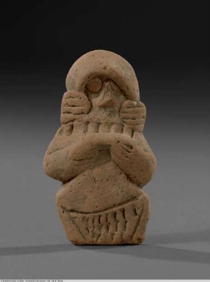 Handgeformte weibliche Figur