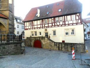 Kurie (Chorherrenhaus Jahr 1555) über Traufseite West in Übersicht (Fachwerk-Obergeschoß)