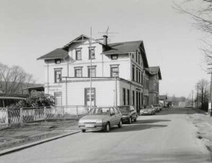 Neukirch, Bahnhof : Neukirch. Bahnhof Neukirch Ost (um 1875/1880), Am Ostbahnhof 6. Empfangsgebäude Straßenseite