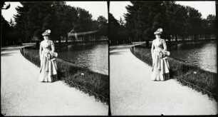 Paris. Louise Mayer im Bois de Boulogne