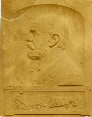 Bildnis eines bärtigen Mannes im Profil : Bildnis eines bärtigen Mannes im Profil. Gips (wohl um 1915; C. Brose)