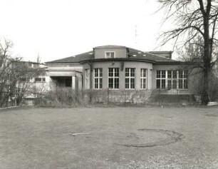 Dresden-Strehlen, August-Bebel-Straße 12. Ehem. Villa (Studentenhaus "Tusculum", 2. H. 19. Jh., 20. Jh.). Gartenansicht