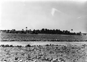 Konvoi : Gepanzerte Fahrzeuge auf dem Weg über einen Fluss nach Fort Sinawin.