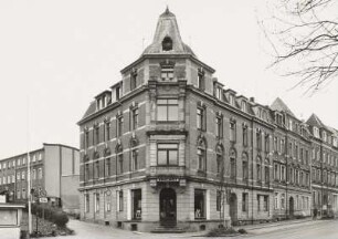Radeberg, Wohnhaus : Radeberg. Wohnhaus mit Laden. Dresdner Straße 3. Um 1895. Eckansicht