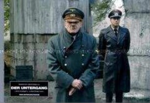 Werbeblatt zum Film "Der Untergang" - Szenenfoto: Hitler und Speer