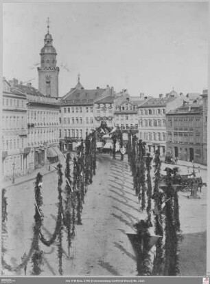 Geschmückter Roßmarkt von Osten, rechts Roßmarkt 10 im Hintergrund Katharinenkirche