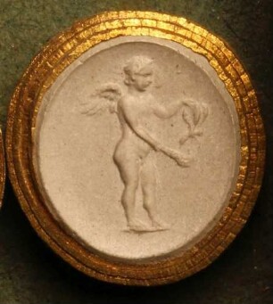 Cupido verbrennent mit einer Fackel einen Schmetterling (Daktyliothek, Erstes Mythologisches Tausend)