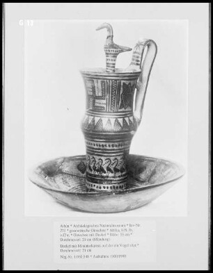 geometrische Oinochoe — Deckel mit Miniaturkanne, auf der ein Vogel sitzt