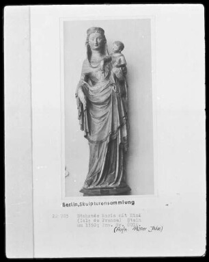 Stehende Maria mit dem Kinde