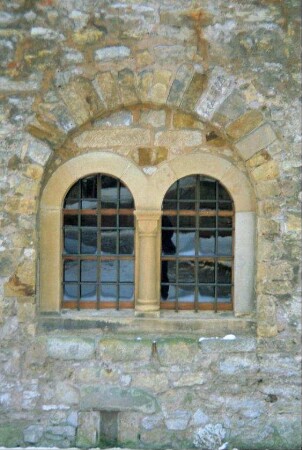 paariges Rundbogenfenster am Turmhaus der Creuzburg
