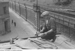 Handwerker: Dachdecker, Maurer, Glaser, 1946