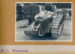 Foto der Hinteransicht eines von Renault gebauten französischen Tanks (Panzer)