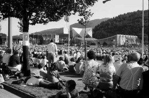 Freiburg: Publikum auf dem Messplatz