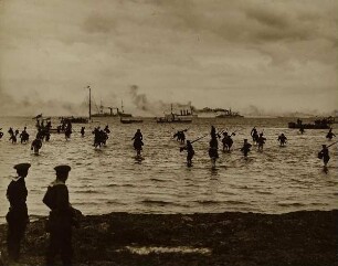 Landungsmanöver in der Wohlenberger Bucht bei Wismar 1904