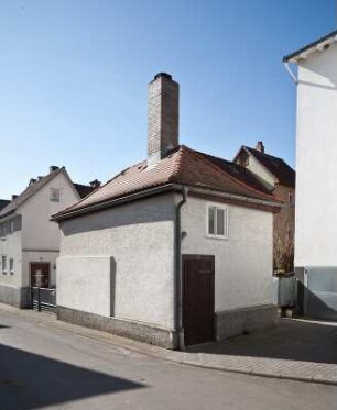 Backhaus; Buseck, Grüner Rasen 1