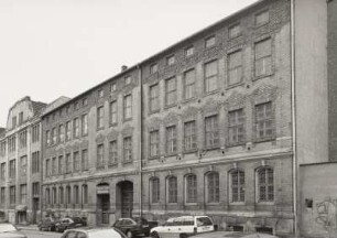 Fabrikgebäude (ehemals Textilfabrik) : Plauen-Haselbrunn, Friedrich-Engels-Straße 26. Fabrikgebäude (ehemals Textilfabrik). Straßenansicht