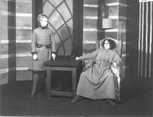 Paul Hoffmann und Bruno Decarli in der Uraufführung "Der letzte Ritter" : Paul Hoffmann (-Ravoth) als Sten Sture und Bruno Decarli als Erzbischof Gustav Trolle in "Der letzte Ritter", Schauspiel in sechs Bildern von August Strindberg. Staatsschauspiel Dresden, Uraufführung 17.11.1927 mit Musik von Arthur Chitz