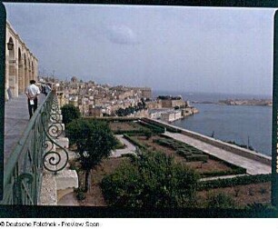 Ostseite der Stadt und Grand Harbour. Blick von einer Terrasse in Floriana