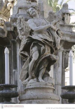Colonna dell'Immacolata, Erzengel Gabriel