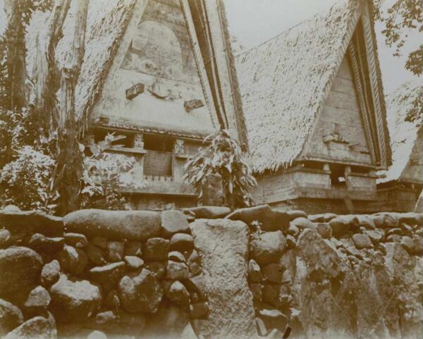 "Maisons peintes et sculptées à Palau. Carolines".