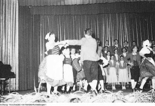 Auftritt eines polnischen Ensembles, Ferienlager der Jungen Pioniere, September 1954