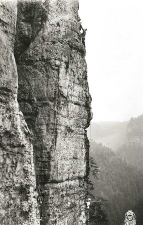 Sächsische Schweiz, Rathener Gebiet. Amselspitze. Seilschaft Ehrhardt Renger bei der Erstbegehung des nach ihm benannten Rengerweges (VIIc)
