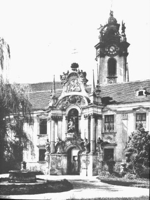 Dürnstein (Niederösterreich), Stiftskirche, Augustiner-Chorherrenstift, Portal und Turm; Steinl, Matthias; Mungenast, Josef