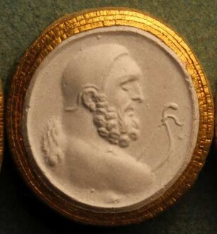 Profilkopf des bärtigen Herkules mit Lederhelm und Bogen (Daktyliothek, Erstes Mythologisches Tausend)
