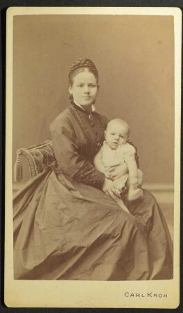 Kircher, Karoline (1856-1933) mit Sohn Albert Georg Julius Wenzelburger (1876-1885)
