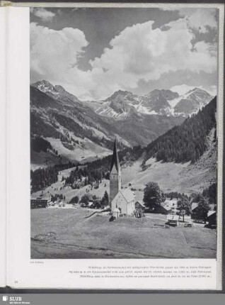 Mittelberg im Kleinwalsertal mit spätgotischer Pfarrkirche gegen den 2065 m hohen Fiderepaß