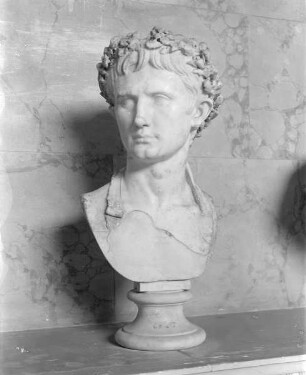 Büste des Kaisers Augustus