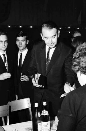 16. Tagung 1966 Mediziner; Studentenabend Polonaise: Studenten mit E. Fromm