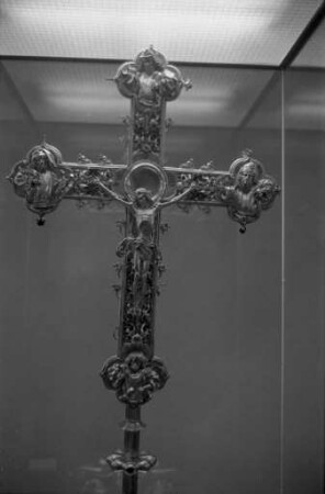 Übergabe des Altarkreuzes aus der Kirche St. Stephan als Dauerleihgabe an das Badische Landesmuseum