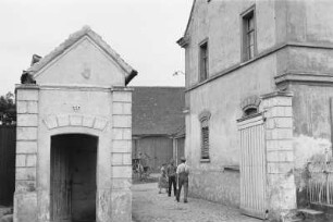 Bauerngut : Hofeinfahrt eines Bauerngutes
