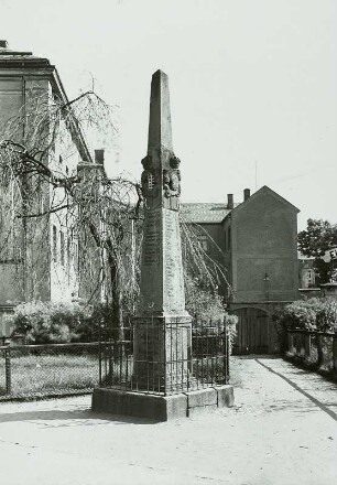 Distanzsäule : Geyer, Distanzsäule von 1730 (D 26), später auf den Marktplatz umgesetzt