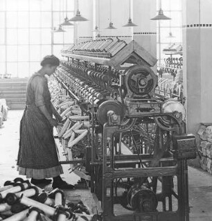 Spulmaschine : Technikgeschichte | Technologie | Fasern, Gespinste und Gewebe | Gardinen Weberei