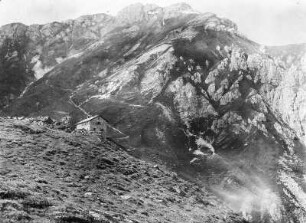 Berghütte am Hohen Burgstall : Der Hohe Burgstall mit Berghütte vom Stubaital aus gesehen.