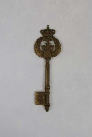 Vergoldeter Kammerherrenschlüssel mit klassizistischem Ornament