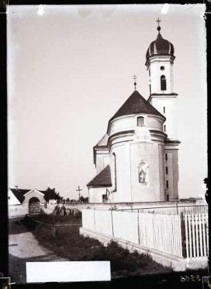 Kirche; Aussenansicht von Osten