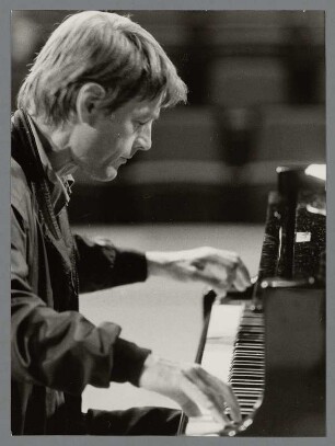Alexander von Schlippenbach : Portrait des Pianisten Alexander von Schlippenbach bei der Jazzbühne Berlin im Friedrichstadt-Palast Berlin