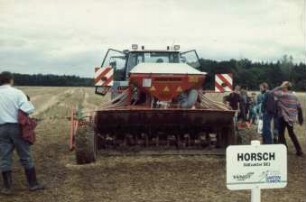 Fotografie: Gartenbautechnik-Freiland, Aussaat, Drillkombination, Pneumatische Verteilung, Bodenfräse, Breitsaat