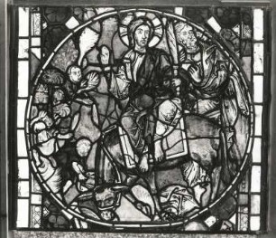 Erfurt. Barfüßerkirche. Chor. Farbige Glasfenster (nach der Restaurierung 1960). Ostfenster, Mittelbahn, Zeile 13: Einzug Christi in Jerusalem. Gesamtaufnahme (Kreismedaillon, Durchmesser 71 cm,spätromanisch)