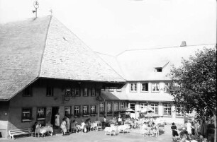 Schauinsland: Gasthof zur Halde (mit Autos)