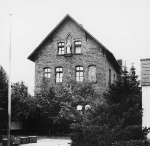 Kath. Pfarrkirche St. Georg und Pfarrhaus; Brechen, Hauptstraße 10, Hauptstraße 12