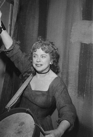 Szenenbilder aus "Das verlorene Gesicht" von G. Weisenborn, Regie H. Lietzau, mit C. Raddatz u.a., Schloßparktheater Berlin, Uraufführung 20.04.1956