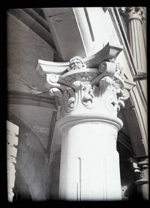 Altes Schloss, Schlosshof, Kapitell der Arkaden, Aufnahme 1947