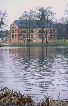 Mühlenteich mit Schloß dahinter